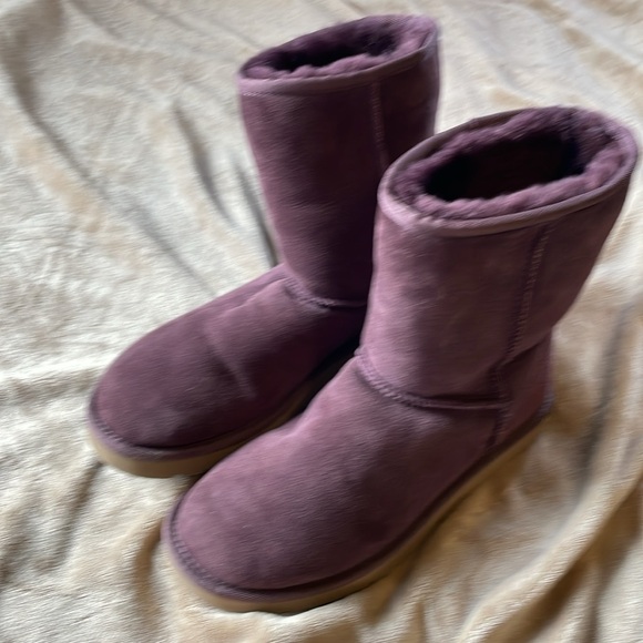 UGG Classic Short Boot Plum Purple Color size 10 excellent condition - Picture 5 of 7